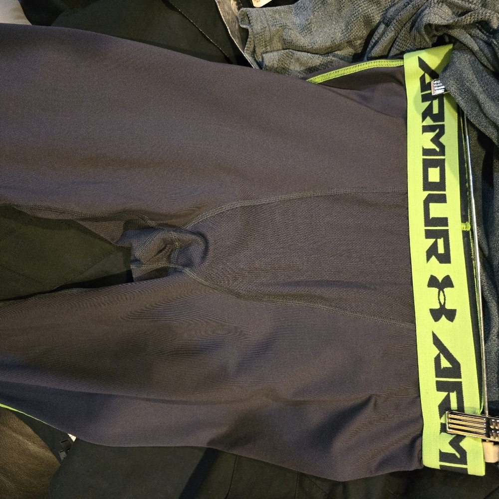 UnderArmour Dri-Fit Workout Outfit  and Blue Top / Grey Bottoms Unisex Large - Picture 7 of 8